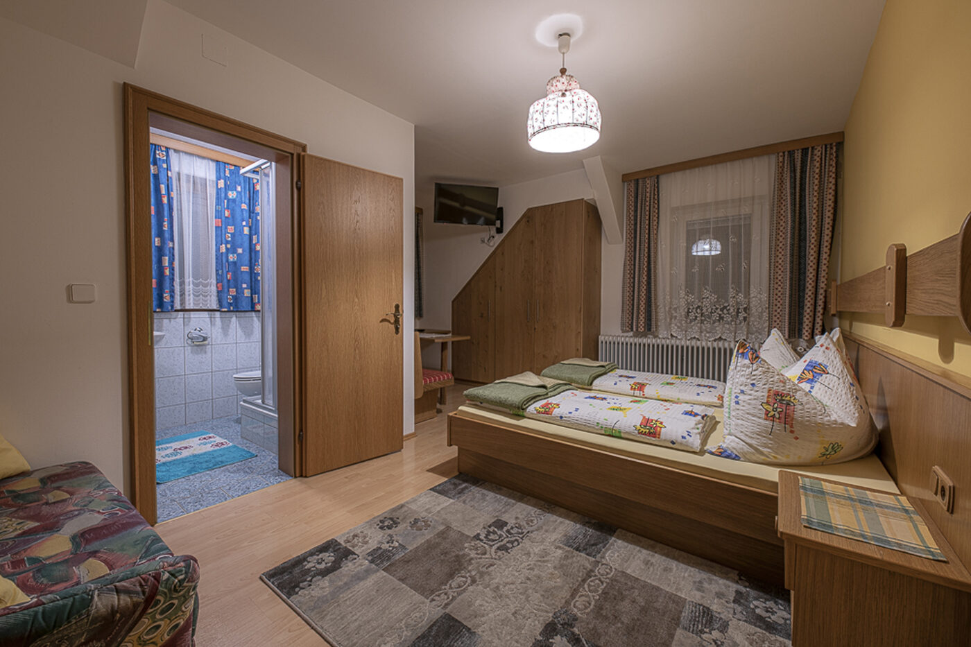 Zimmer mit Bad im Admonterhof